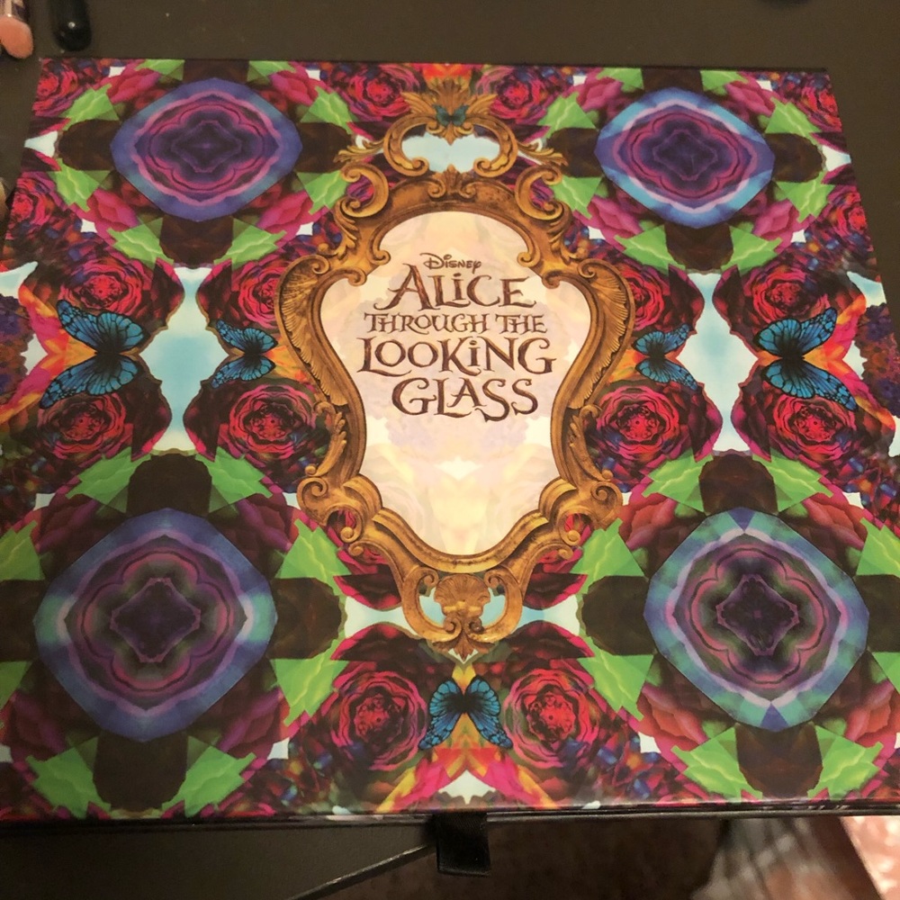 Urban Decay Alice Through the Looking Glass Palete